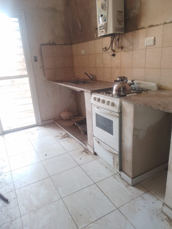 Casa grande en venta a refaccionar con escritura en Barrio Altamira 