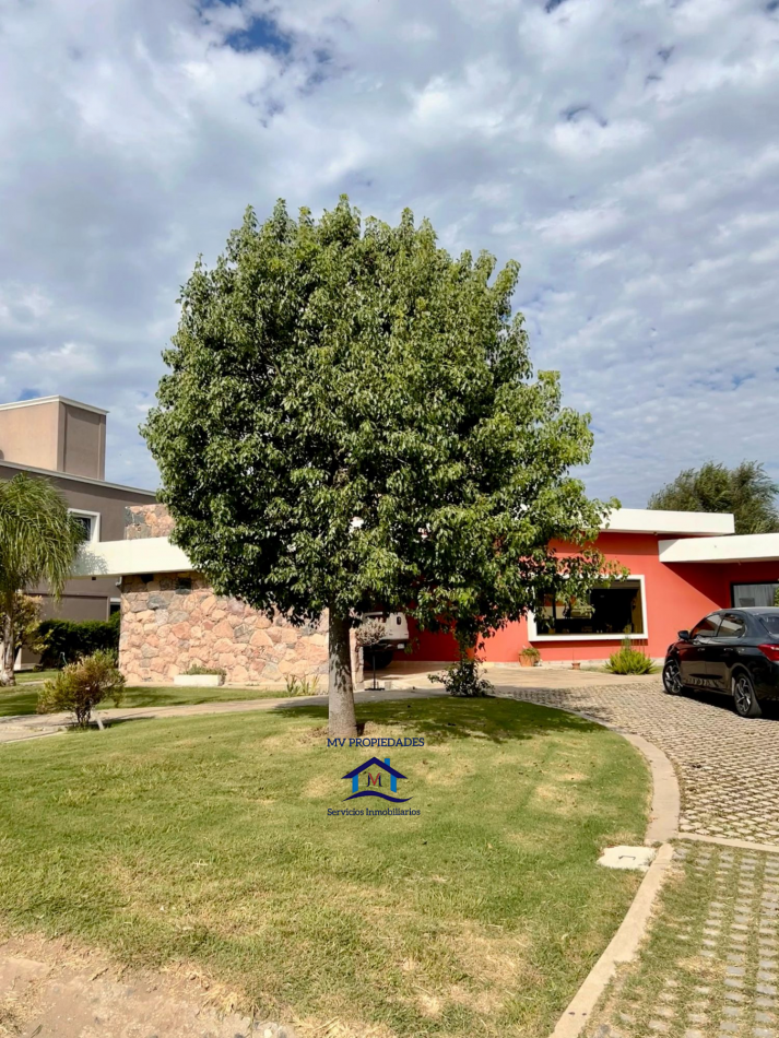 Casa en venta en barrio cerrado La ARBOLADA HOLLYWOOD 