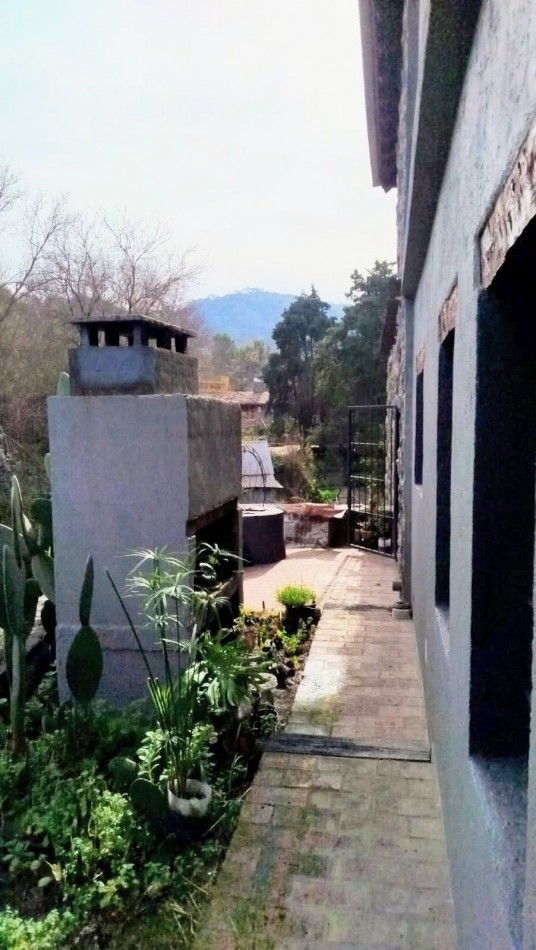 CASA grande en VENTA de 2/3 dormitorios en el Diquecito barrio de la calera Cordoba jardin y pileta 