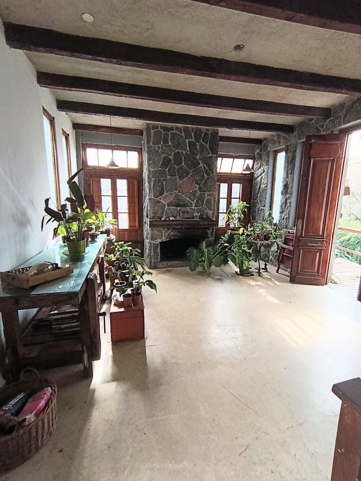 CASA grande en VENTA de 2/3 dormitorios en el Diquecito barrio de la calera Cordoba jardin y pileta 