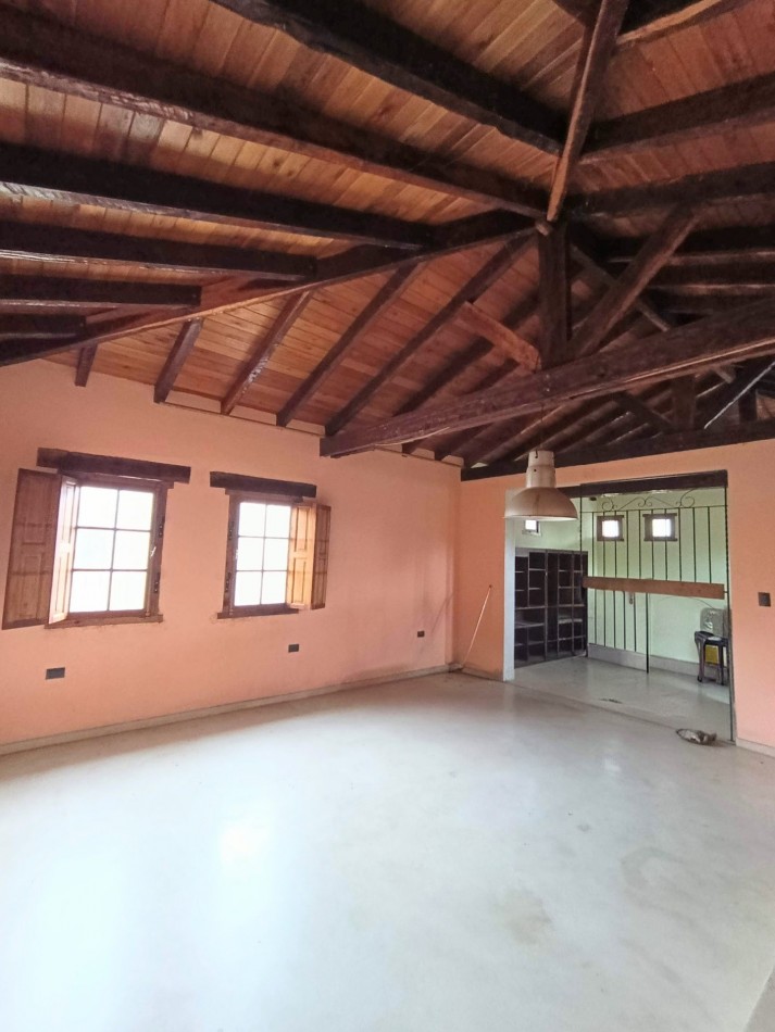 CASA grande en VENTA de 2/3 dormitorios en el Diquecito barrio de la calera Cordoba jardin y pileta 