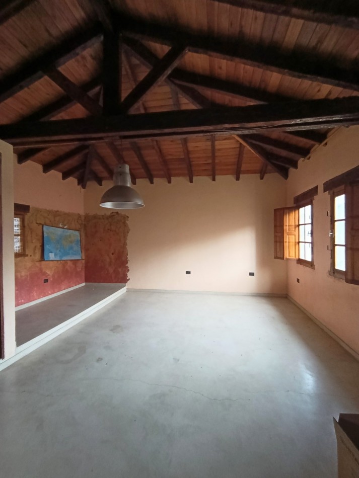 CASA grande en VENTA de 2/3 dormitorios en el Diquecito barrio de la calera Cordoba jardin y pileta 