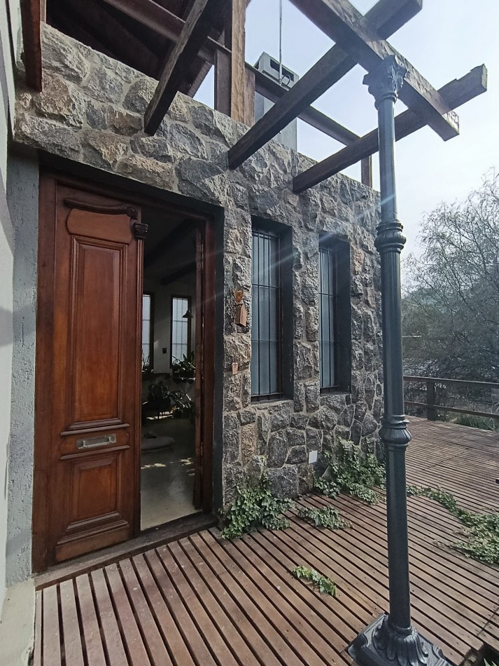 CASA grande en VENTA de 2/3 dormitorios en el Diquecito barrio de la calera Cordoba jardin y pileta 