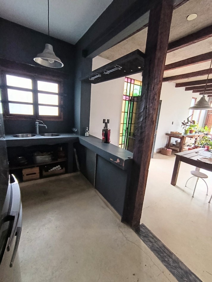 CASA grande en VENTA de 2/3 dormitorios en el Diquecito barrio de la calera Cordoba jardin y pileta 
