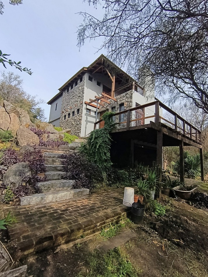 CASA grande en VENTA de 2/3 dormitorios en el Diquecito barrio de la calera Cordoba jardin y pileta 