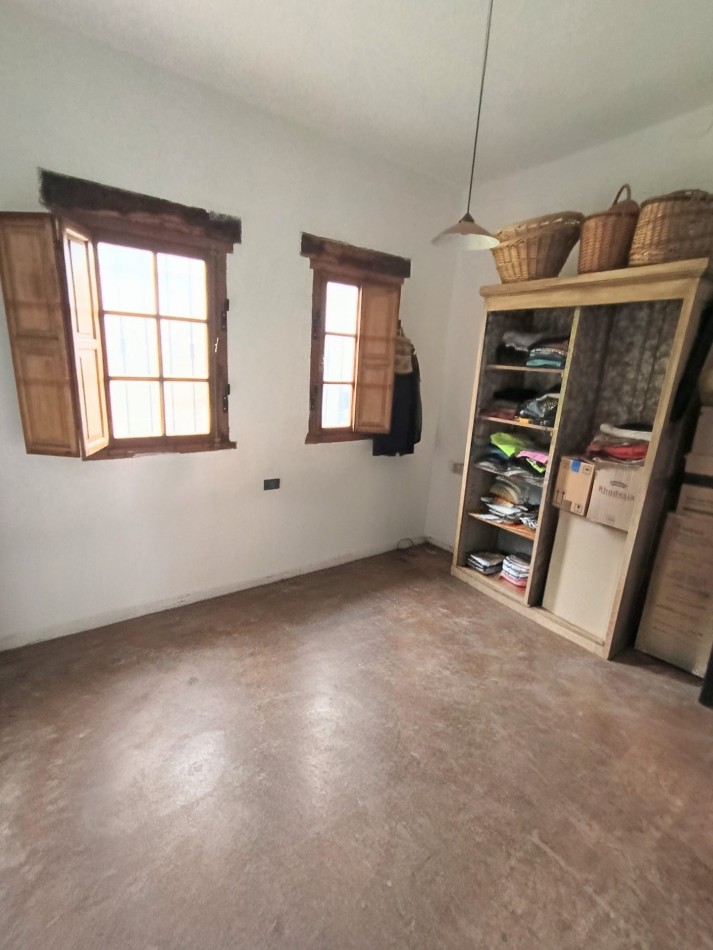 CASA grande en VENTA de 2/3 dormitorios en el Diquecito barrio de la calera Cordoba jardin y pileta 