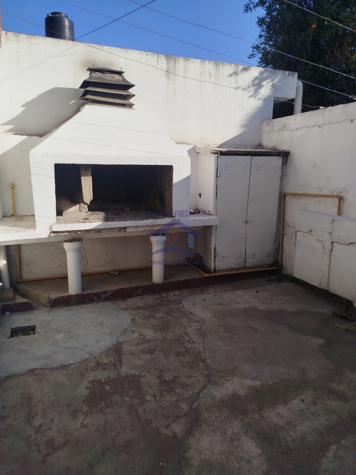 Casa en venta de 3 Dormitorios Barrio Los Naranjos 
