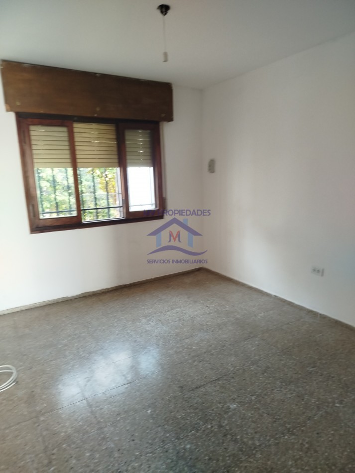 Casa en venta de 3 Dormitorios Barrio Los Naranjos 