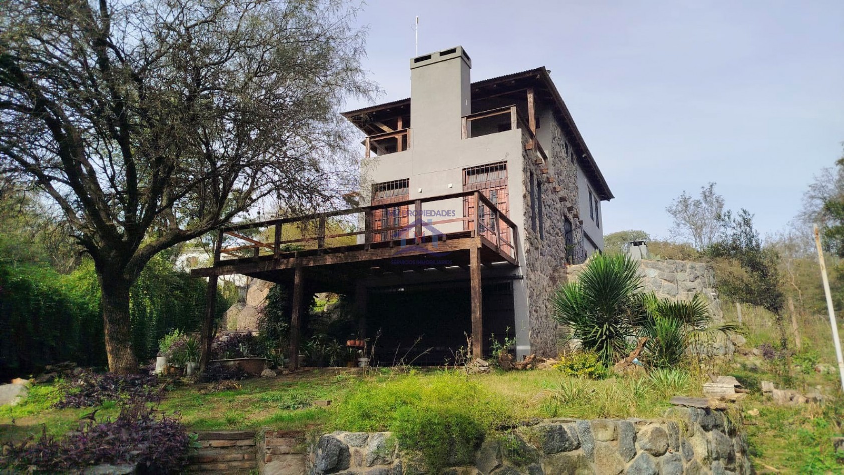 CASA grande en VENTA de 2/3 dormitorios en el Diquecito barrio de la calera Cordoba jardin y pileta 