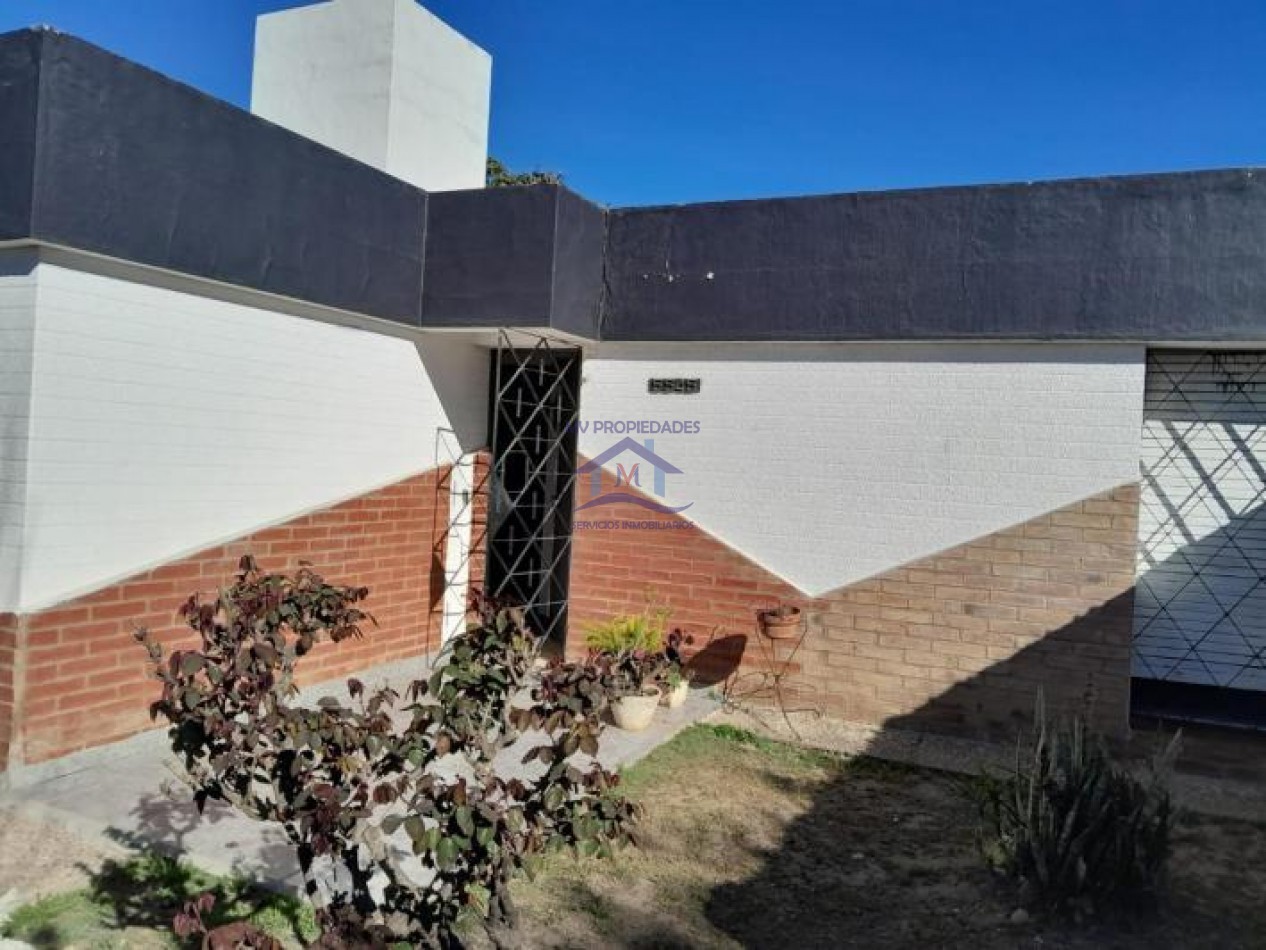 Casa mas departamento en venta en barrio Parque Republica 