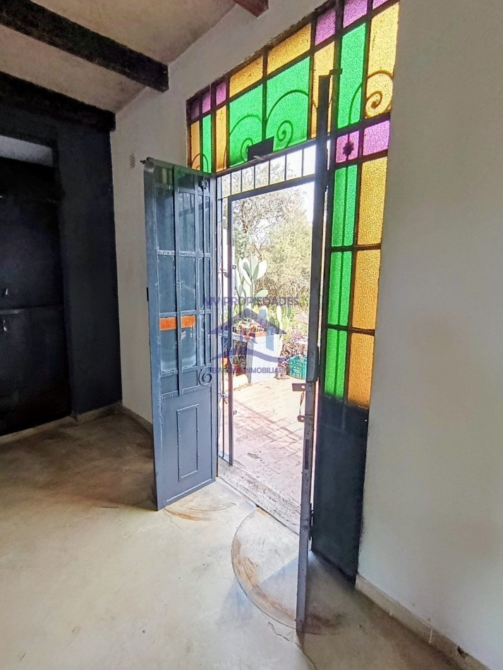 CASA grande en VENTA de 2/3 dormitorios en el Diquecito barrio de la calera Cordoba jardin y pileta 