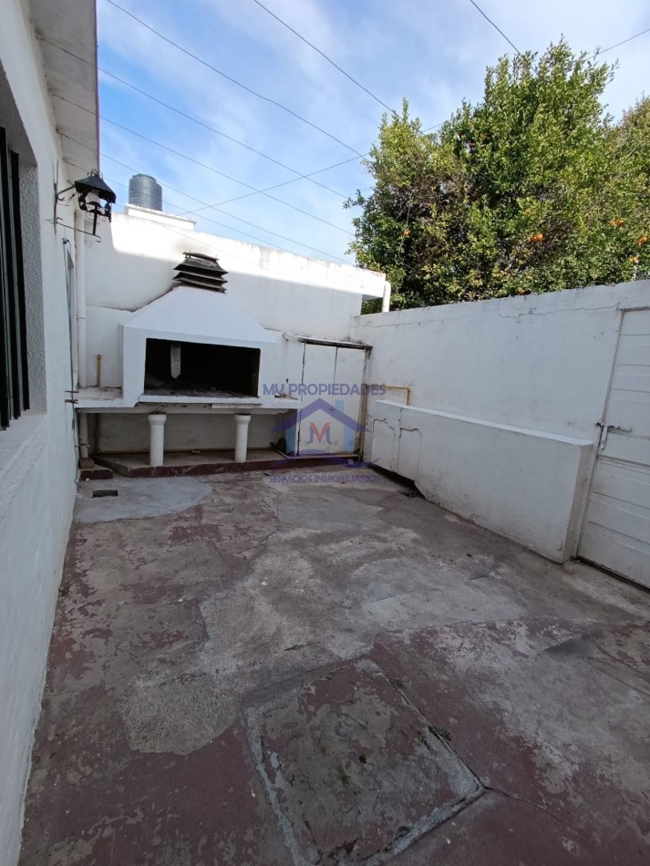 Casa en venta de 3 Dormitorios Barrio Los Naranjos 
