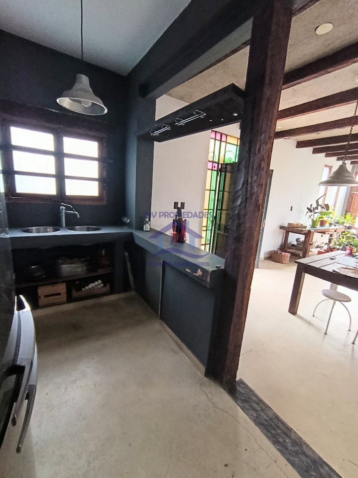 CASA grande en VENTA de 2/3 dormitorios en el Diquecito barrio de la calera Cordoba jardin y pileta 
