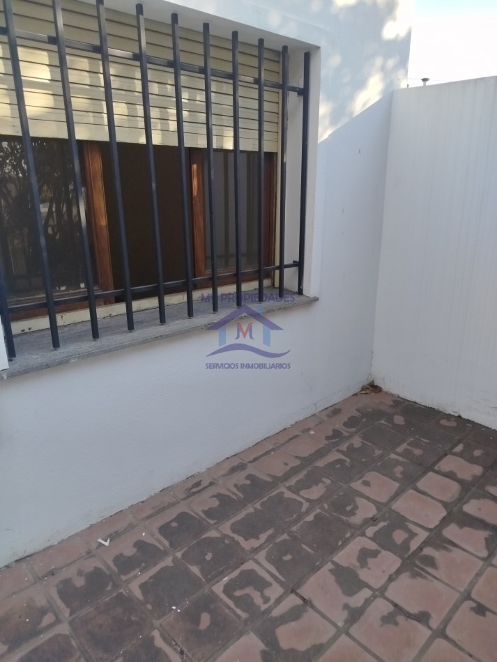 Casa en venta de 3 Dormitorios Barrio Los Naranjos 