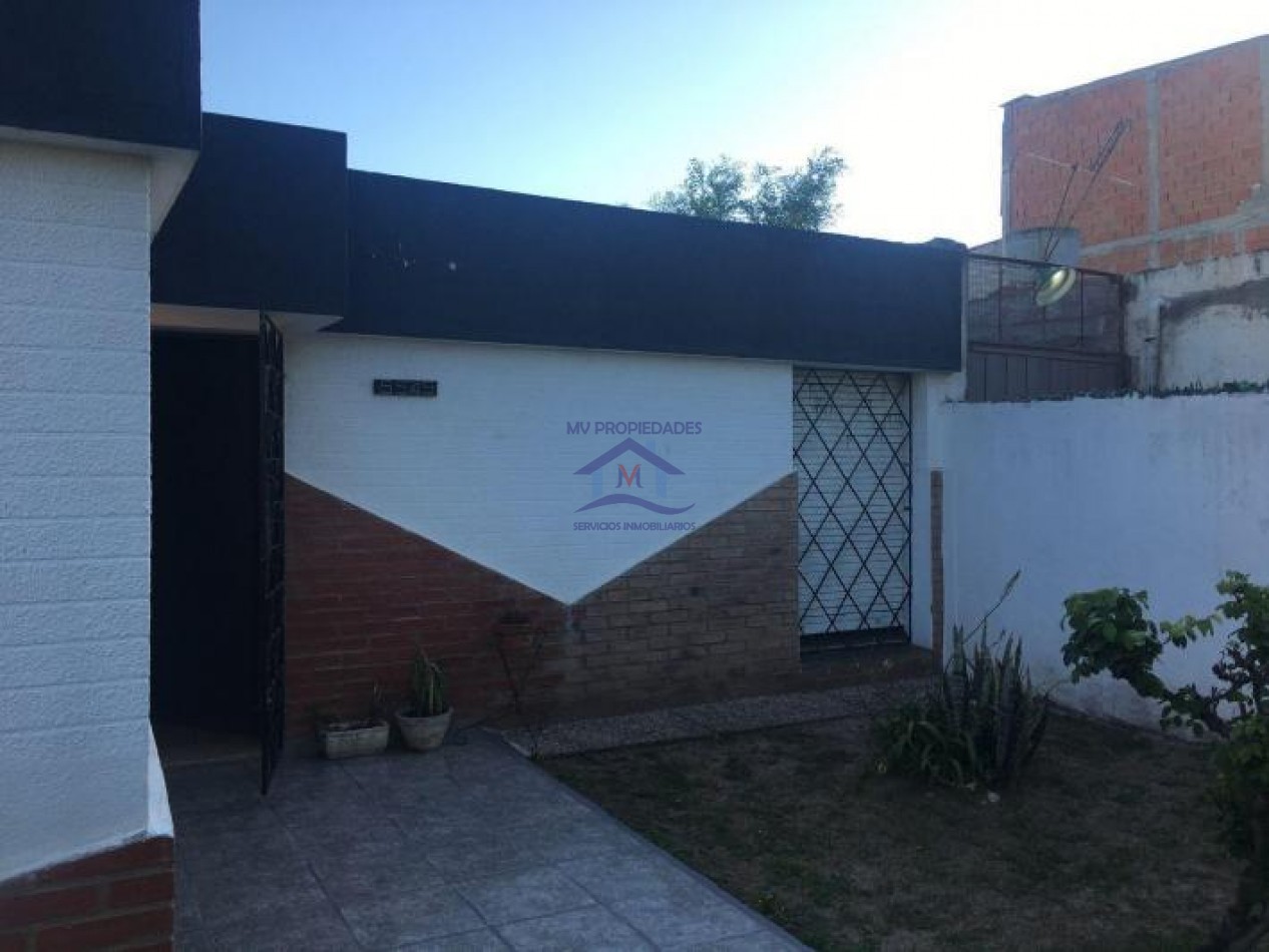 Casa mas departamento en venta en barrio Parque Republica 