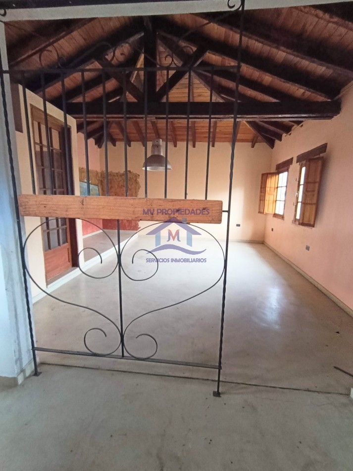 CASA grande en VENTA de 2/3 dormitorios en el Diquecito barrio de la calera Cordoba jardin y pileta 