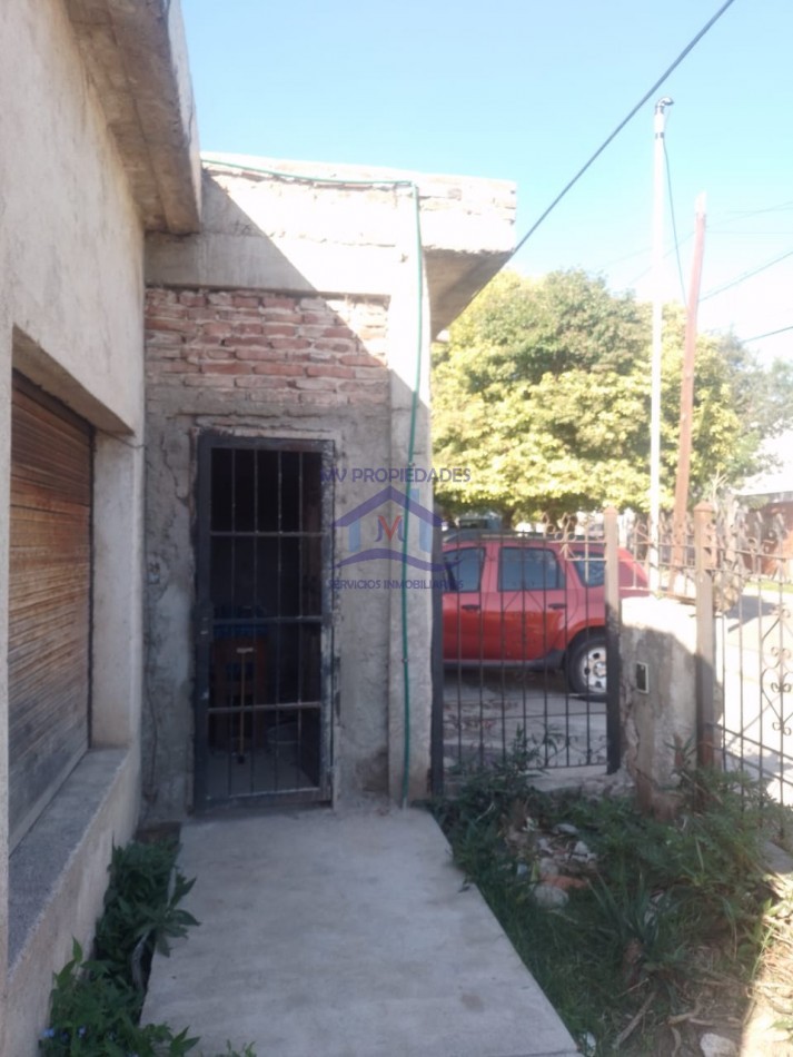 Casa grande en venta a refaccionar con escritura en Barrio Altamira 