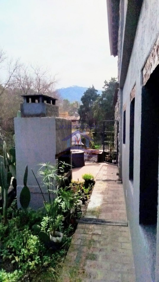CASA grande en VENTA de 2/3 dormitorios en el Diquecito barrio de la calera Cordoba jardin y pileta 
