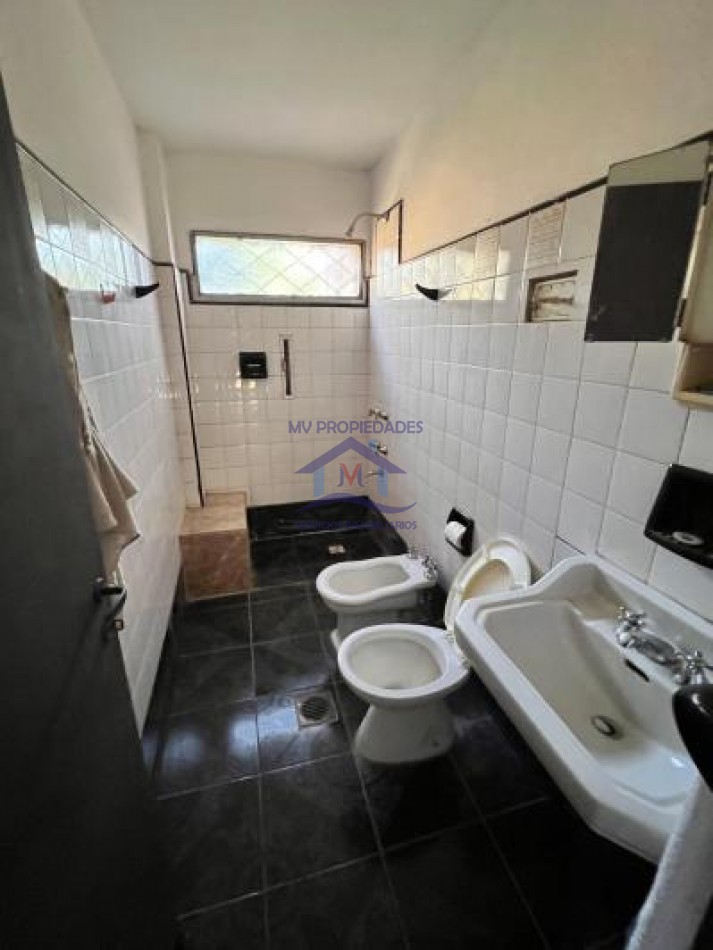 Casa mas departamento en venta en barrio Parque Republica 