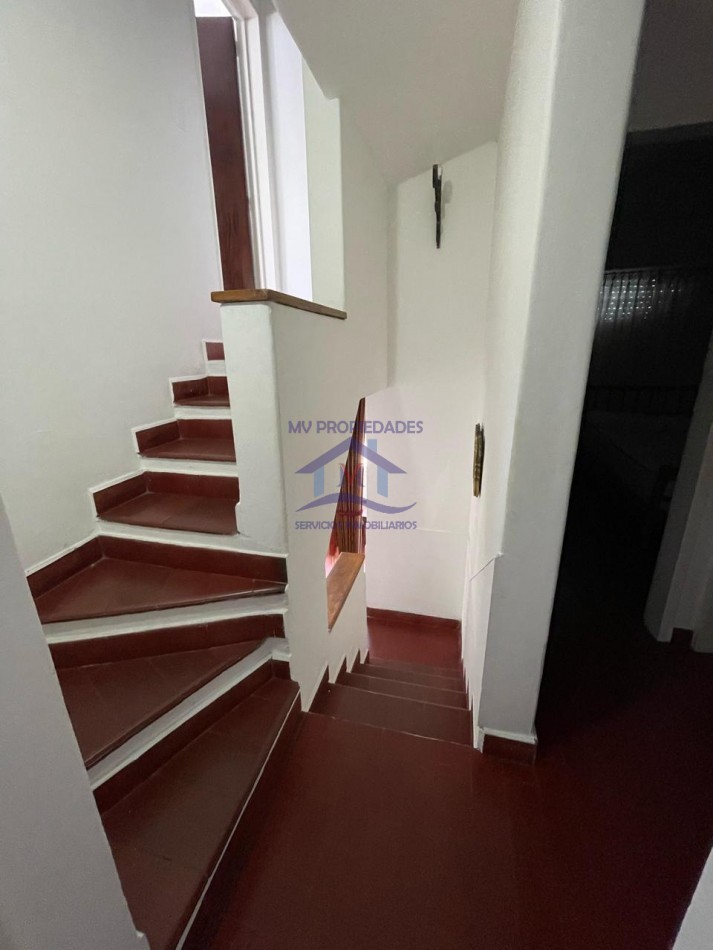 Casa mas Departamento en venta en Carlos Paz  4 dormitorios con piscina y jardin 