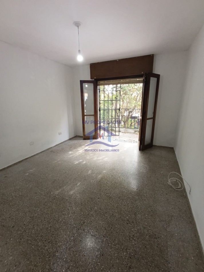 Casa en venta de 3 Dormitorios Barrio Los Naranjos 