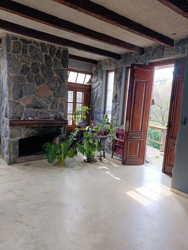 CASA grande en VENTA de 2/3 dormitorios en el Diquecito barrio de la calera Cordoba jardin y pileta 