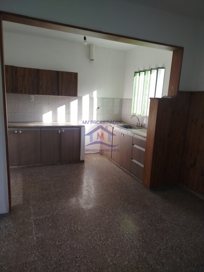 Casa en venta de 3 Dormitorios Barrio Los Naranjos 