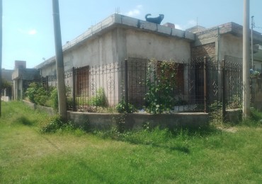 Casa grande en venta a refaccionar con escritura en Barrio Altamira 