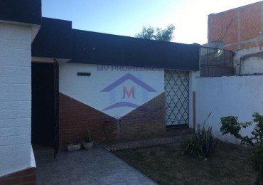 Casa mas departamento en venta en barrio Parque Republica 